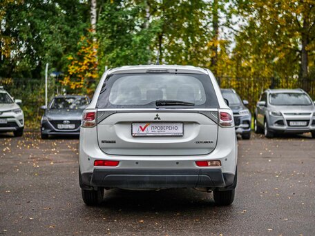 2014 Mitsubishi Outlander III Рестайлинг, белый, 1357000 рублей, вид 4