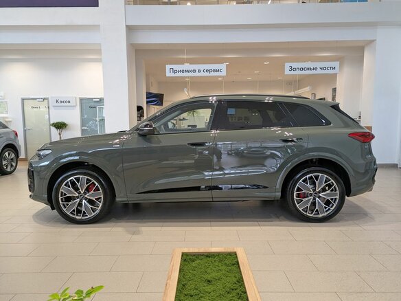 2026 Audi Q5 L III (GU), зелёный, 6690000 рублей - вид 3