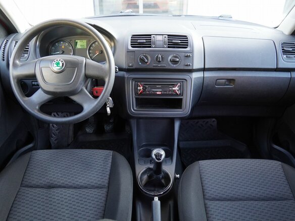 2011 Skoda Fabia II Рестайлинг, красный, 350000 рублей - вид 11