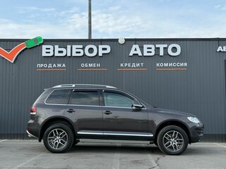 2010 Volkswagen Touareg I Рестайлинг, чёрный, 1590000 рублей, вид 3