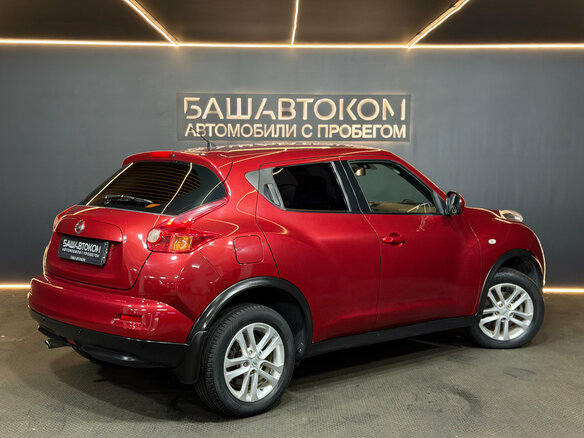 2012 Nissan Juke I, красный - вид 5
