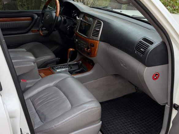 2004 Lexus LX 470 II Рестайлинг, белый, 2150000 рублей - вид 9