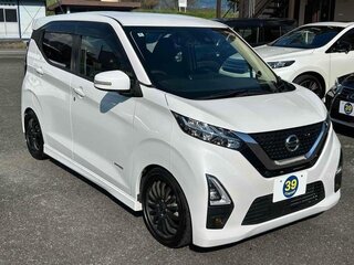 2021 Nissan Dayz II, белый, 583009 рублей, вид 2
