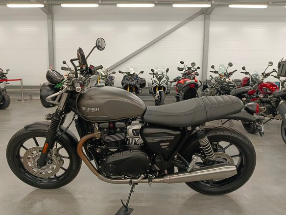 2023 Triumph Speed Twin, зелёный - вид 3