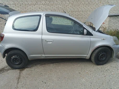 2000 Toyota Vitz I (P10), серебристый, 140000 рублей, вид 3