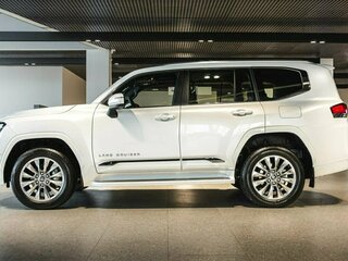 2025 Toyota Land Cruiser 300 Series, белый, 15890000 рублей, вид 3