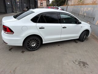 2018 Volkswagen Polo V Рестайлинг, белый, 1000000 рублей, вид 4
