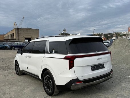 2024 Kia Carnival IV Рестайлинг, белый, 6300000 рублей, вид 5