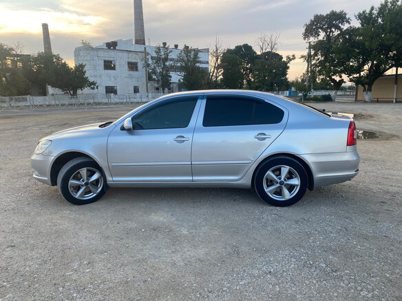 2010 Skoda Octavia II (A5) Рестайлинг, серебристый, 800000 рублей - вид 5