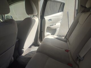 2011 Nissan Leaf I (ZE0/AZE0), серый, 700000 рублей, вид 4