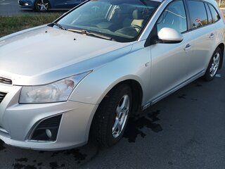 2013 Chevrolet Cruze I Рестайлинг, серебристый, 840000 рублей, вид 2
