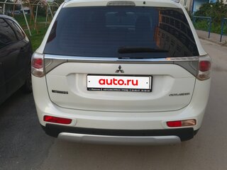 2014 Mitsubishi Outlander III Рестайлинг, белый, 1550000 рублей, вид 4