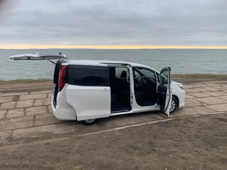 2016 Toyota Noah III (R80), белый, 1950000 рублей, вид 4