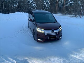 2018 Honda Stepwgn Spada V Рестайлинг, красный, 3200000 рублей, вид 1