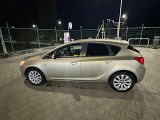 2011 Opel Astra J, бежевый, 860000 рублей, вид 4