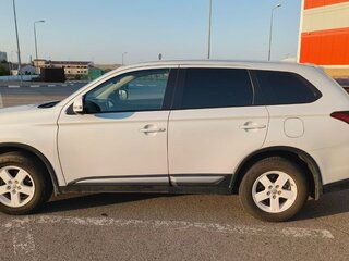 2019 Mitsubishi Outlander III Рестайлинг 3, белый, 2199999 рублей, вид 4