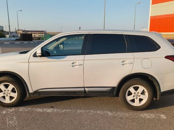 2019 Mitsubishi Outlander III Рестайлинг 3, белый, 2129999 рублей - вид 3