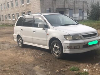 2000 Mitsubishi Chariot Grandis III, белый, 350000 рублей, вид 1