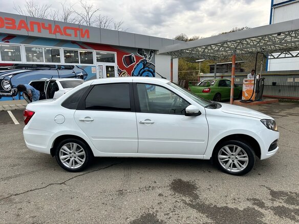 2023 Lada (ВАЗ) Granta I Рестайлинг, белый, 750000 рублей - вид 5