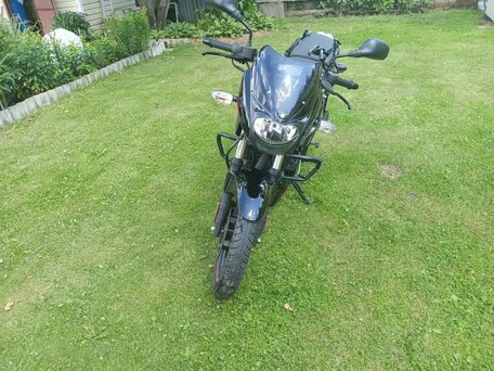 2024 Bajaj Pulsar 180, красный, 150000 рублей, вид 1