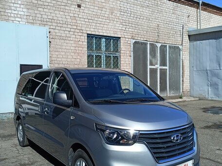 2019 Hyundai Grand Starex, серый, 4520000 рублей, вид 5