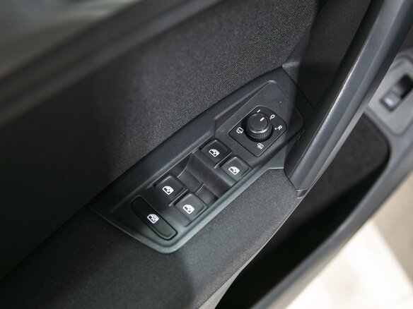 2019 Volkswagen Tiguan II, белый, 2650000 рублей - вид 16