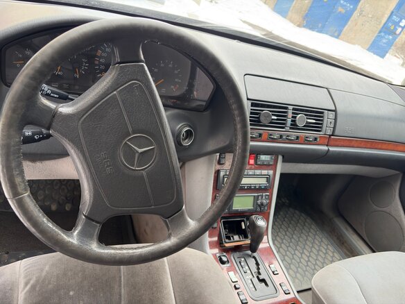 1998 Mercedes-Benz S-Класс 320 III (W140) Рестайлинг, серебристый, 500000 рублей - вид 6