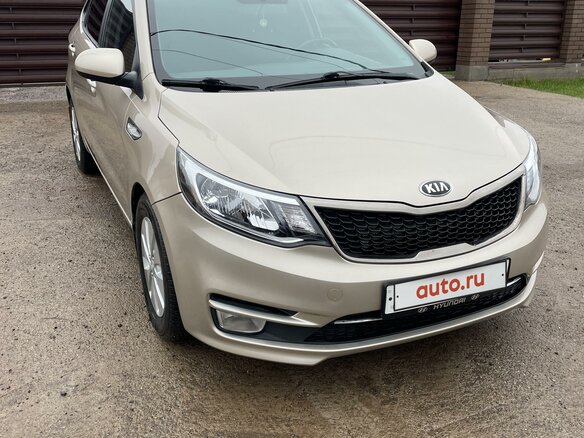 2015 Kia Rio III Рестайлинг, бежевый, 1090000 рублей - вид 4