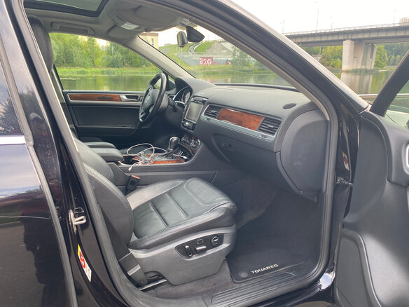 2010 Volkswagen Touareg II, чёрный, 2450000 рублей - вид 26