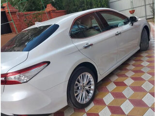 2018 Toyota Camry VIII (XV70), белый, 3350000 рублей, вид 2