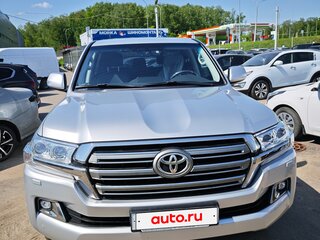 2016 Toyota Land Cruiser 200 Series Рестайлинг 2, серебристый, 6750000 рублей, вид 2