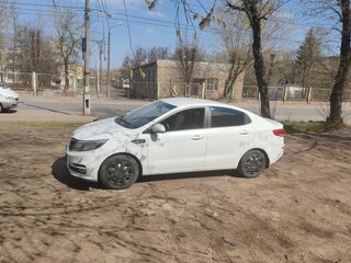 2016 Kia Rio III Рестайлинг, белый, 600000 рублей, вид 4