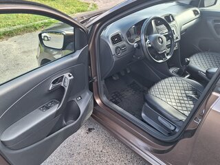 2017 Volkswagen Polo V Рестайлинг, коричневый, 900000 рублей, вид 5