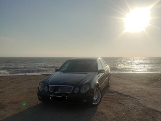 2004 Mercedes-Benz E-Класс 220 III (W211, S211), чёрный, 750000 рублей, вид 1