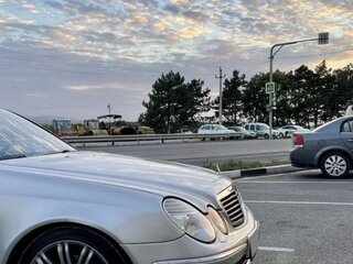 2003 Mercedes-Benz E-Класс 320 III (W211, S211), серебристый, 750000 рублей, вид 2