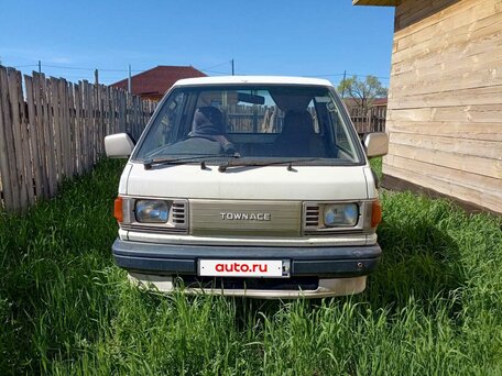 1992 Toyota TownAce, белый, 420000 рублей, вид 1