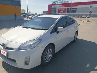 2011 Toyota Prius III Рестайлинг (XW30), белый, 980000 рублей, вид 3