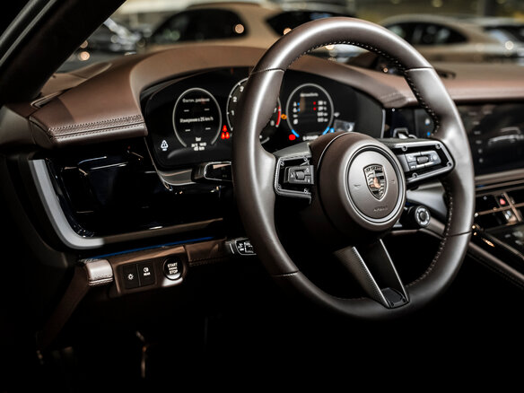 2026 Porsche Panamera Turbo S E-Hybrid III, чёрный, 39990000 рублей - вид 11