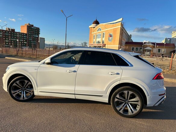 2019 Audi Q8 55 TFSI I (4M), белый, 5850000 рублей - вид 8
