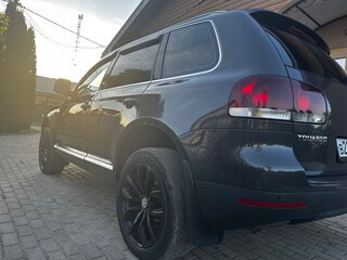 2007 Volkswagen Touareg I Рестайлинг, серый, 990000 рублей, вид 2