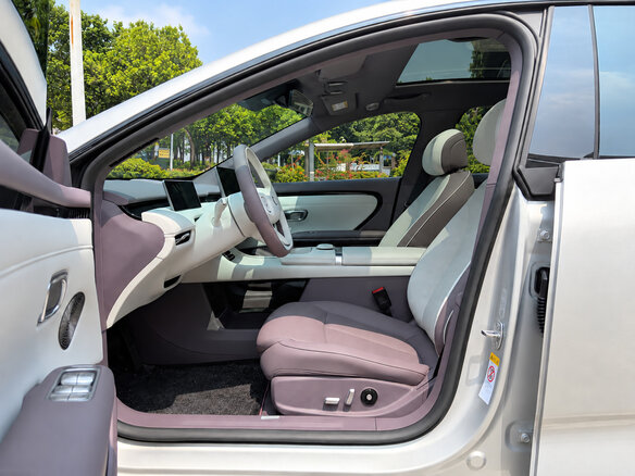 2025 Changan Qiyuan A06 28.39 kWh, серебристый, 2370000 рублей - вид 9