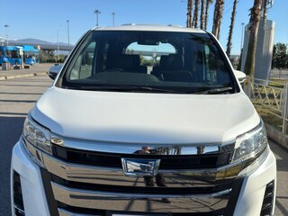 2019 Toyota Noah III (R80) Рестайлинг, белый, 2400000 рублей, вид 2