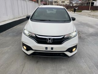 2017 Honda Fit III Рестайлинг, белый, 1670000 рублей, вид 4