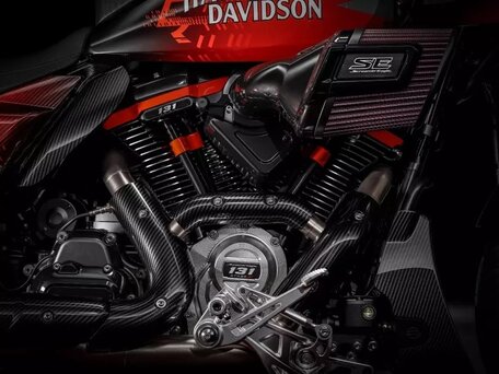 2025 Harley-Davidson CVO Road Glide RR, красный, 21000000 рублей, вид 4