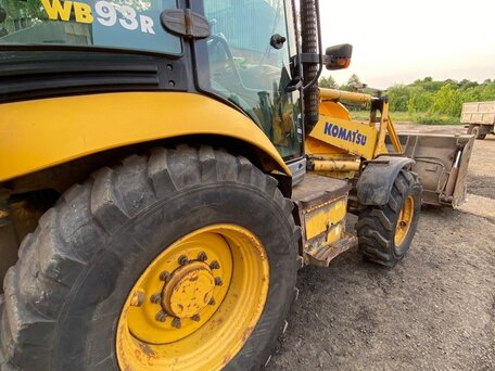 2012 Komatsu WB93R-5, 4100000 рублей, вид 2