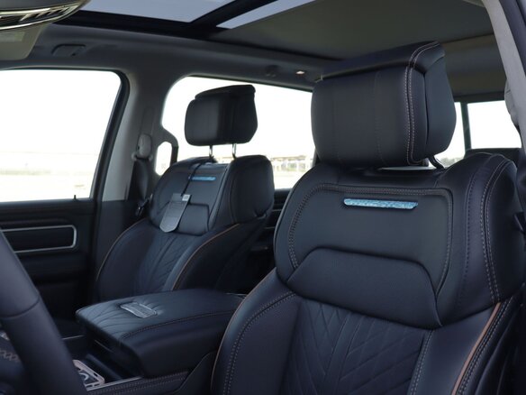 2026 Ram 1500 Crew Cab V Рестайлинг, красный, 12590000 рублей - вид 21