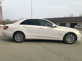 2011 Mercedes-Benz E-Класс 200 7G-Tronic IV (W212, S212, C207), белый, 1700000 рублей, вид 3