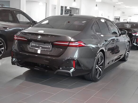 2025 BMW 5 серии 520d xDrive VIII (G60/G61/G68), серый - вид 1