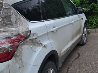 2017 Ford Kuga II Рестайлинг, белый, 950000 рублей, вид 4
