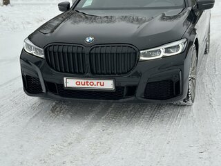 2015 BMW 7 серии Long 730Ld xDrive VI (G11/G12), чёрный, 8000000 рублей, вид 3